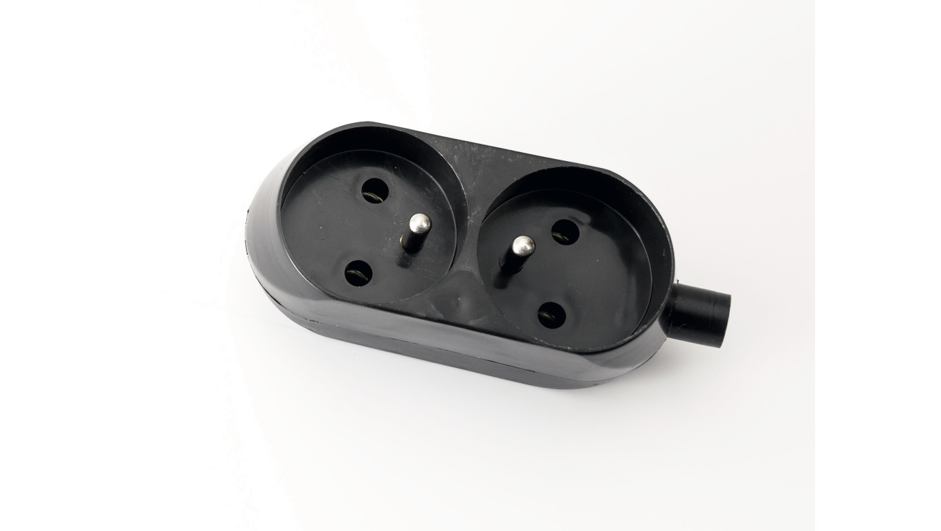 Gniazdo przenośne dwukrotne 16A 2P+Z 250V czarne GN-270